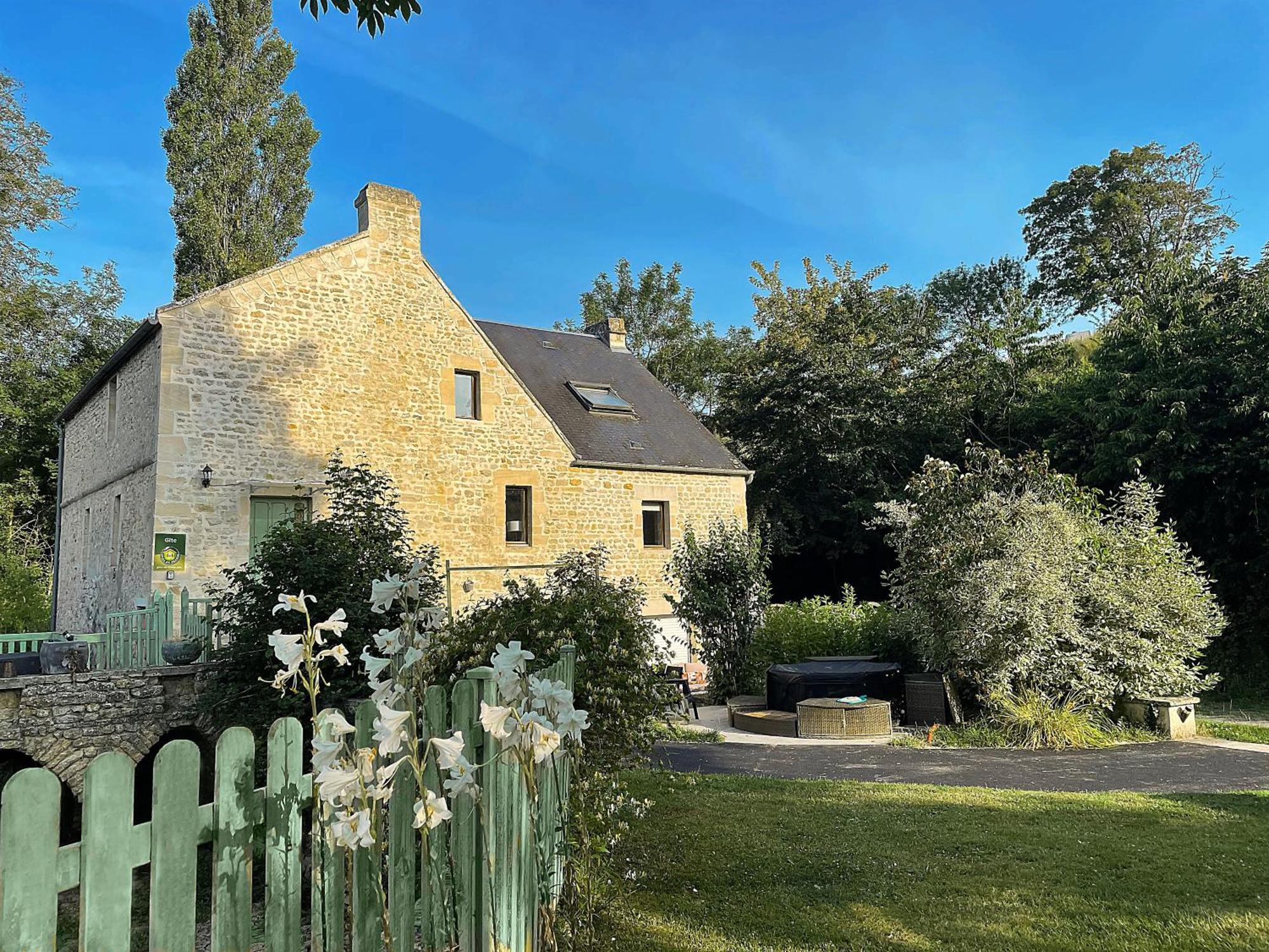 Les 2 Gites Des Chambres De Capucine Carcagny Bagian luar foto